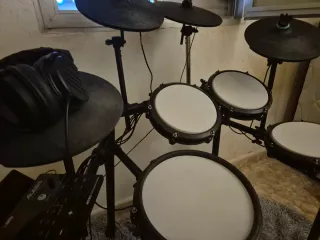 Batería Electrónica Alesis Nitro Max + Plato Extra