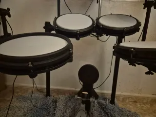 Batería Electrónica Alesis Nitro Max + Plato Extra