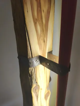 Lámpara artesanal de enebro