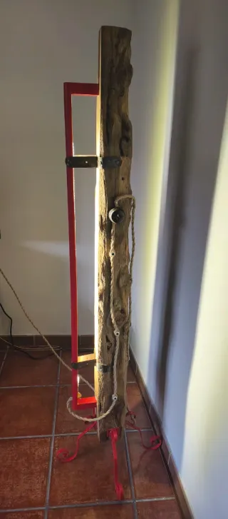 Lámpara artesanal de enebro