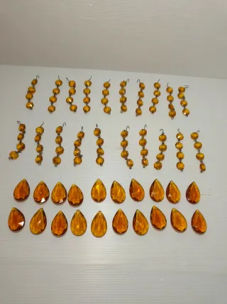 Antichi pendenti e gocce in vetro uso decorativo