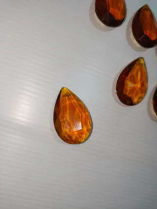 Antichi pendenti e gocce in vetro uso decorativo