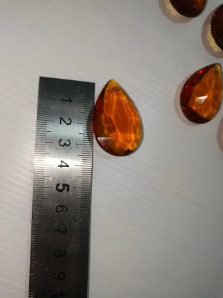 Antichi pendenti e gocce in vetro uso decorativo