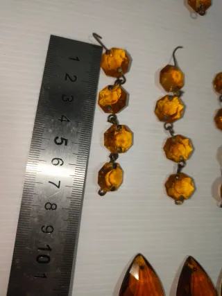 Antichi pendenti e gocce in vetro uso decorativo