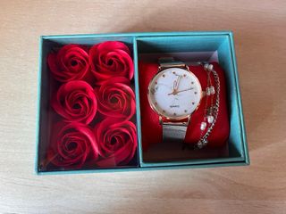 Conjunto de joyas: reloj y brazalete