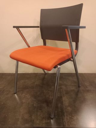 Sillas de oficina/despacho naranja y negras