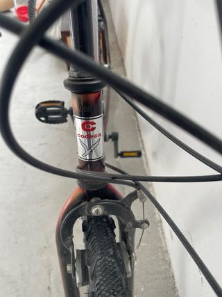 Bicicleta de montaña roja vintage