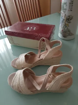 Sandalias de esparto beige