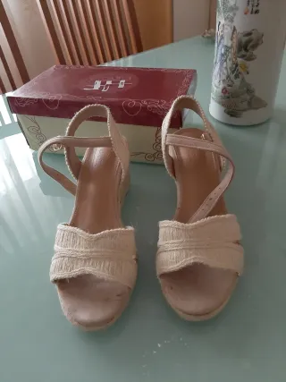 Sandalias de esparto beige