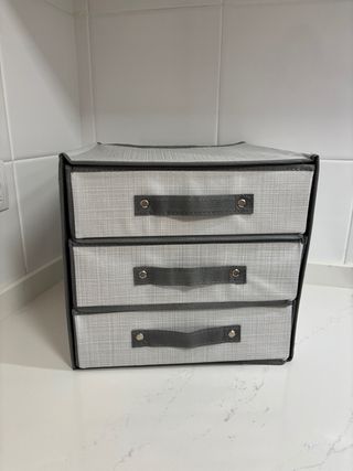 Cajón de tela organizador gris de Amazon