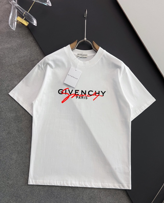 Camiseta Givenchy Blanca con Logo Rojo
