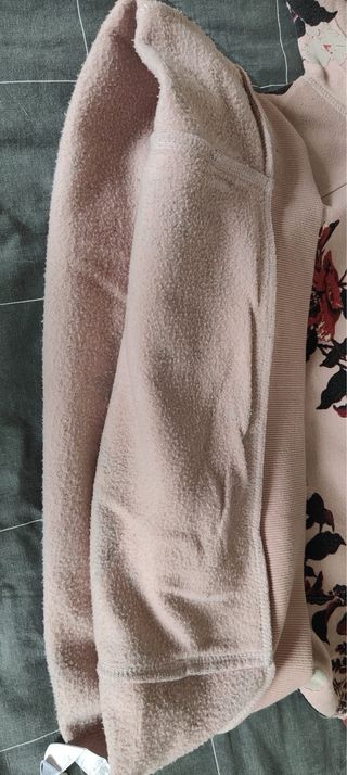 Felpa con rose rosa