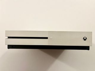 Xbox One S bianca con accessori e giochi