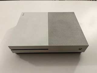 Xbox One S bianca con accessori e giochi