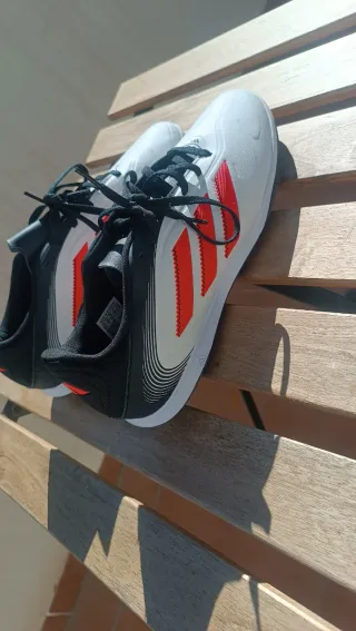 Zapatillas Adidas Fútbol Sala Blancas y Rojas