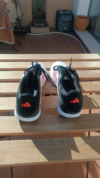 Zapatillas Adidas Fútbol Sala Blancas y Rojas