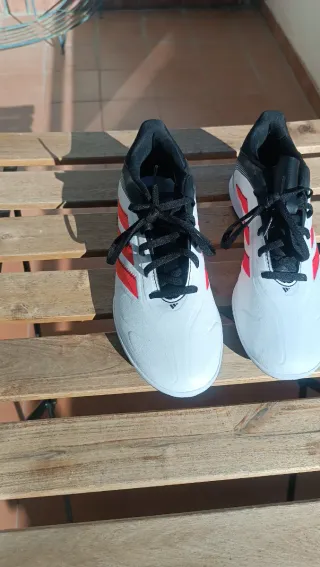 Zapatillas Adidas Fútbol Sala Blancas y Rojas