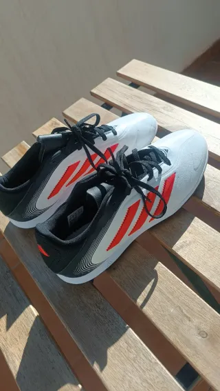 Zapatillas Adidas Fútbol Sala Blancas y Rojas