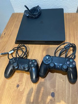 PS4 slim(PlayStation 4) Negra + 2 Mandos, 7 juegos