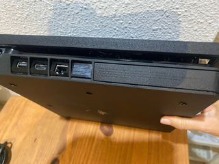 PS4 slim(PlayStation 4) Negra + 2 Mandos, 7 juegos