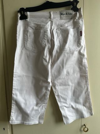 Pantaloni bianchi capri