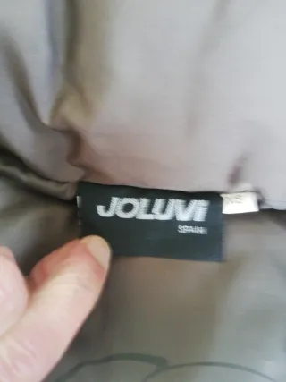 Plumífero largo marrón con capucha