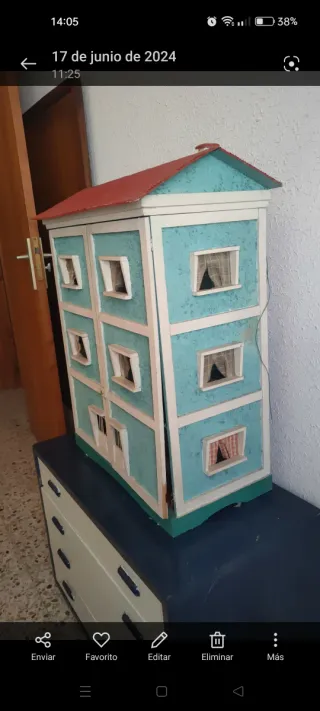 Casa de muñecas antigua