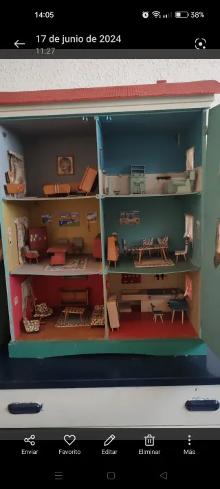 Casa de muñecas antigua