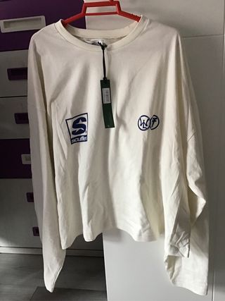 Camiseta Scuffers manga larga blanco roto.