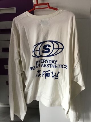 Camiseta Scuffers manga larga blanco roto.