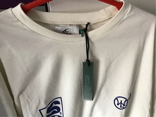 Camiseta Scuffers manga larga blanco roto.