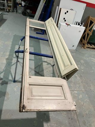 Puertas y ventanas antiguas de madera