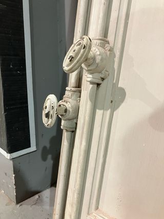 Puertas y ventanas antiguas de madera