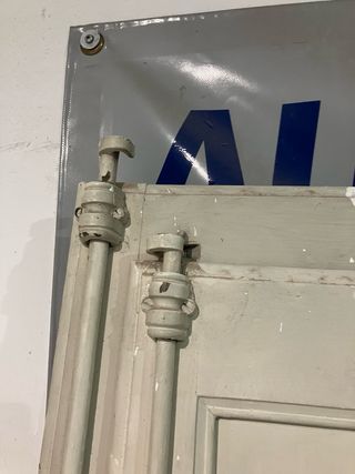 Puertas y ventanas antiguas de madera