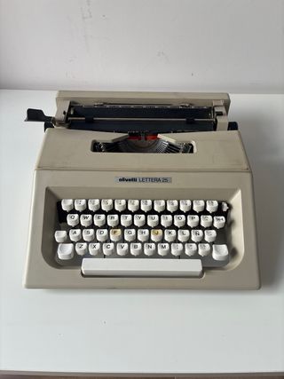 Máquina de escribir Olivetti Lettera 25
