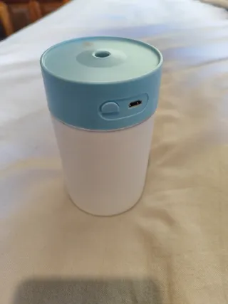 Humidificador azul y blanco