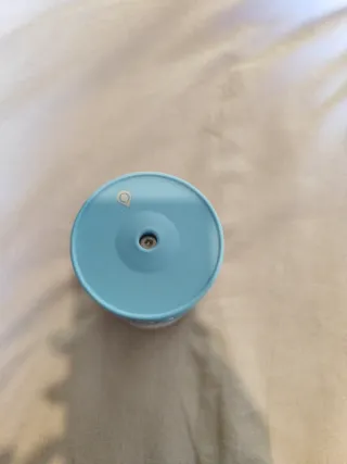 Humidificador azul y blanco