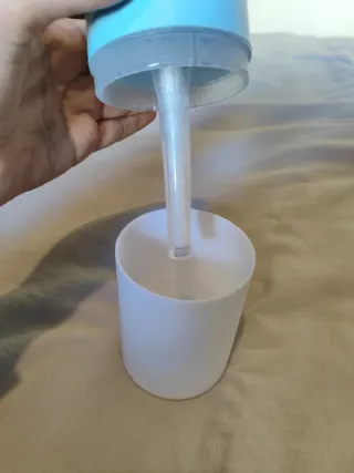 Humidificador azul y blanco