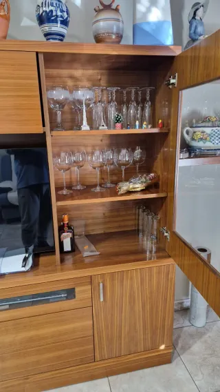 Mueble de comedor madera y cristal Nogal Americano