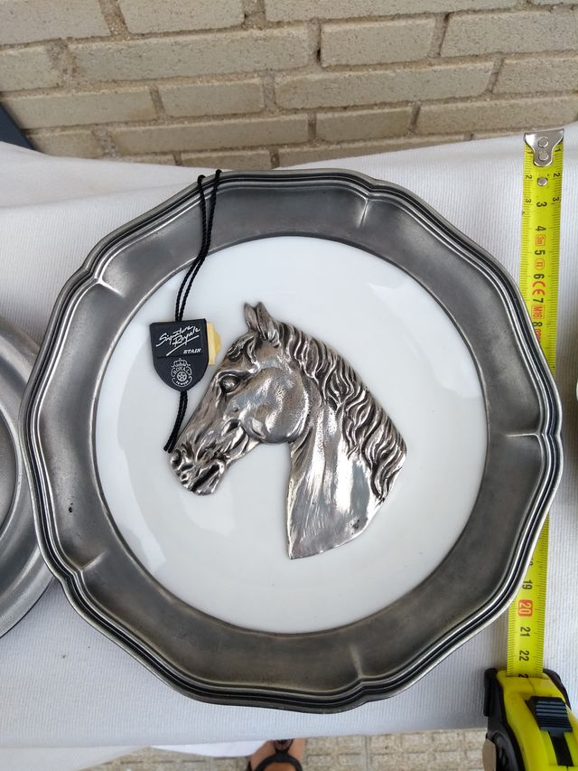 Platos decorativos de peltre