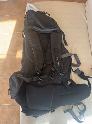 Mochila Quechua Negra y Verde