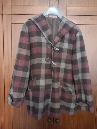 Trenca cuadros capucha