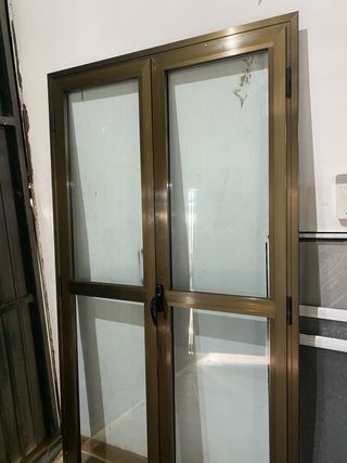 Puerta doble de aluminio