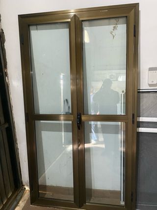 Puerta doble de aluminio