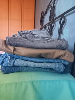 Pantalones vaqueros chico de tallas 40, 36 y 16 añ