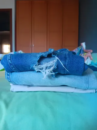 Pantalones vaqueros chico de tallas 40, 36 y 16 añ