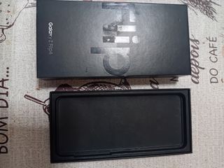 Samsung Galaxy Z Flip4 Nero con schermo intercambiabile