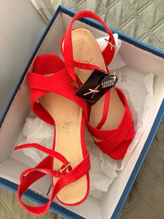 Sandalias tacón rojas