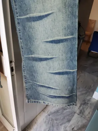 Pantalón vaquero acampanado