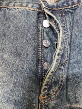 Pantalón vaquero acampanado